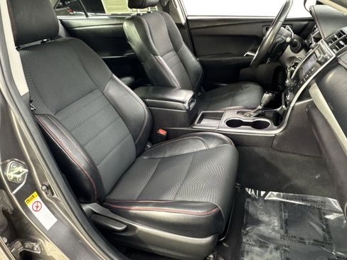 Used 2017 Toyota Camry SE image 31