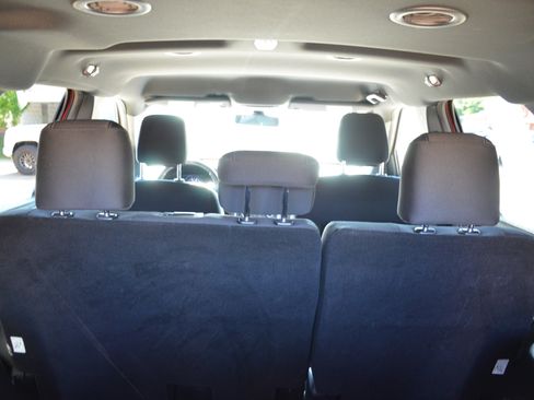Used 2018 Ford Explorer XLT w/ Equipment Group 201A AWD/4WD image 43