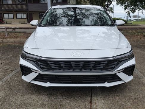 Used 2024 Hyundai Elantra SEL w/ Convenience Package FWD image 14