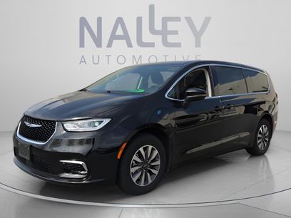 Used 2023 Chrysler Pacifica Touring-L