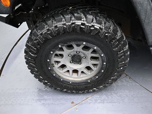 Used 2018 Jeep Wrangler Sport AWD/4WD image 18