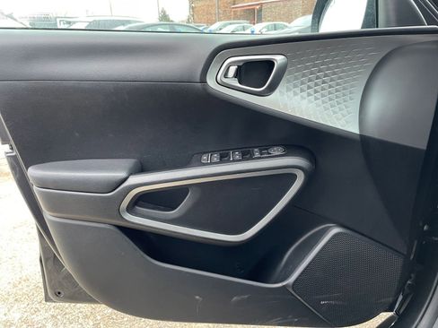 Used 2025 Kia Soul LX w/ LX Technology Package image 18