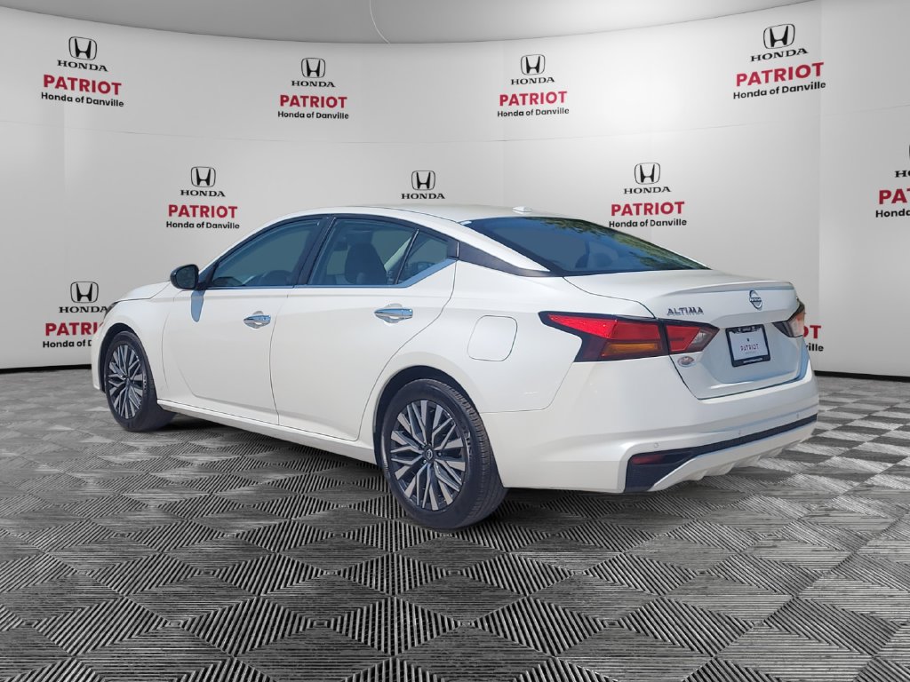 Used 2024 Nissan Altima 2.5 SV FWD image 3