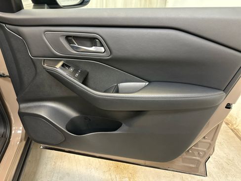 Certified 2024 Nissan Rogue SV image 23