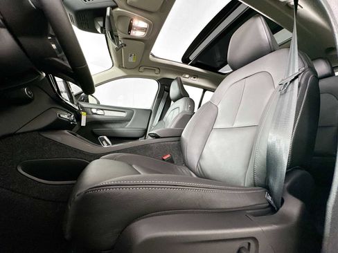 Used 2025 Volvo XC40 B5 Plus w/ Protection Package Premier image 16