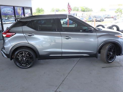 Used 2022 Nissan Kicks SR w/ Premium Package FWD image 4