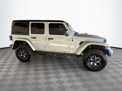 Used 2023 Jeep Wrangler Unlimited Sahara w/ Cold Weather Group AWD/4WD image 5