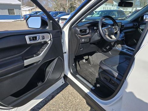 Used 2022 Ford Explorer Limited w/ Equipment Group 301A image 13