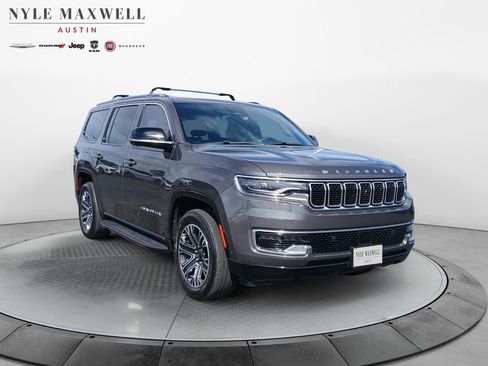 Used 2023 Jeep Wagoneer 4WD w/ Premium Group I image 2