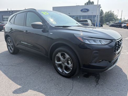 Certified 2025 Ford Escape ST-Line AWD/4WD image 1