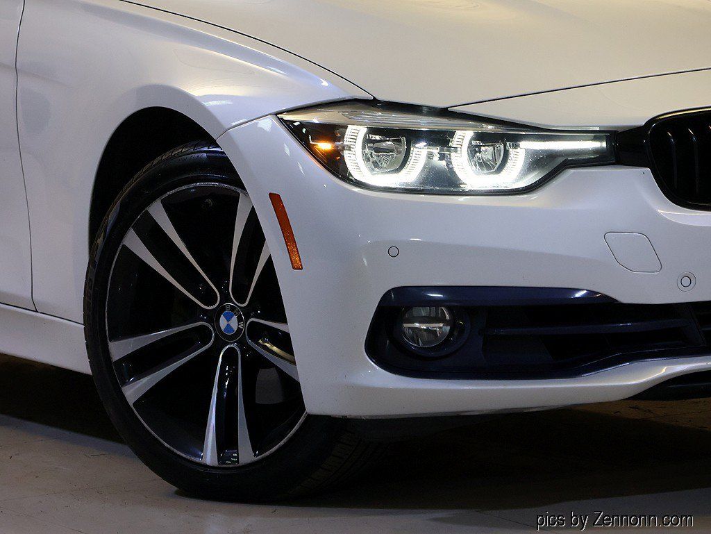 Used 2018 BMW 330i xDrive Sedan w/ Convenience Package AWD/4WD image 3