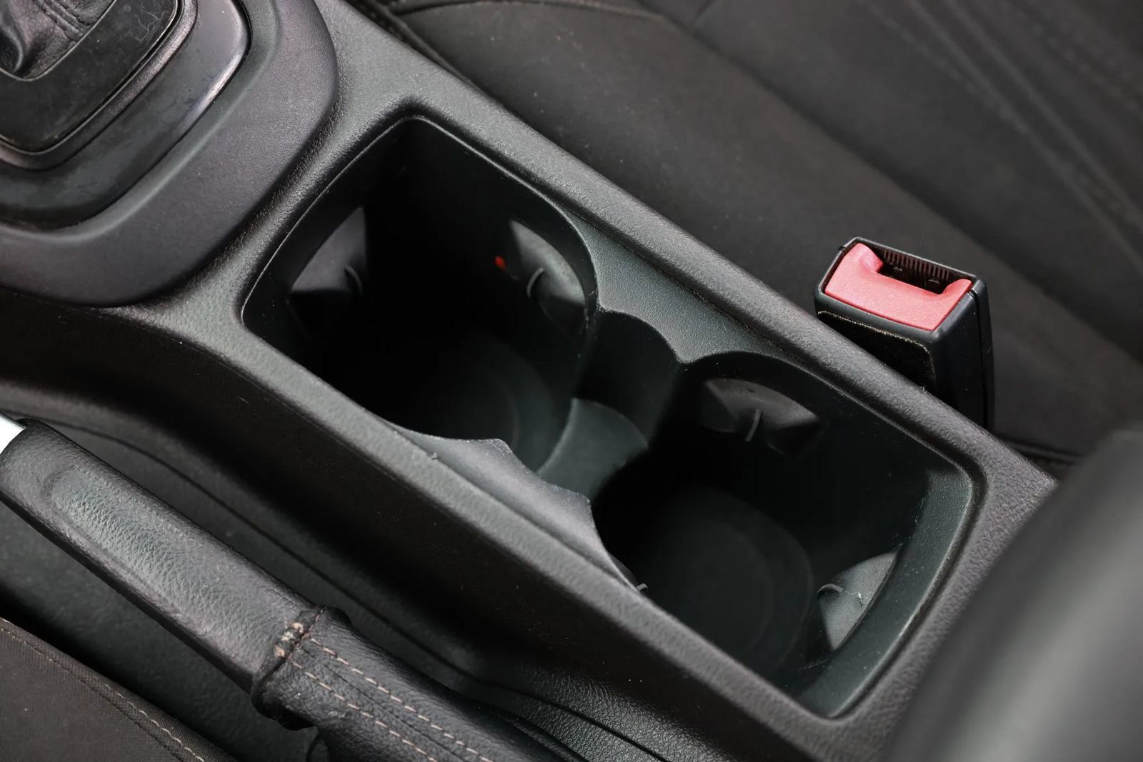 Used 2015 Ford Focus SE w/ SE Sport Package FWD image 39
