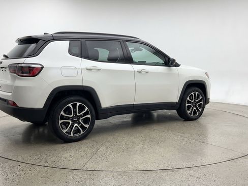 Used 2025 Jeep Compass Trailhawk AWD/4WD image 9
