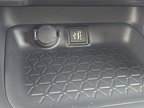 Used 2025 Toyota RAV4 XLE w/ Convenience Package AWD/4WD image 30