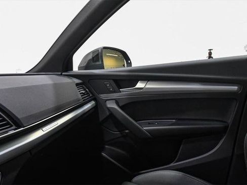 Certified 2025 Audi Q5 2.0T Premium w/ Convenience Plus Package image 34