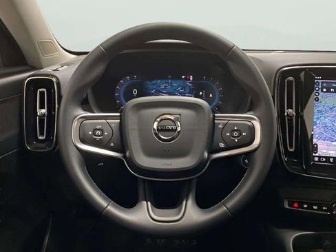 Used 2025 Volvo XC40 B5 Core image 32