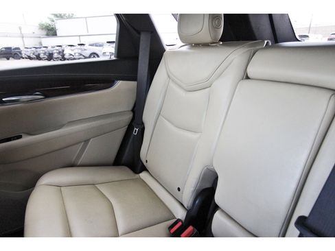 Used 2017 Cadillac XT5 Luxury w/ Driver Awareness Package FWD image 14
