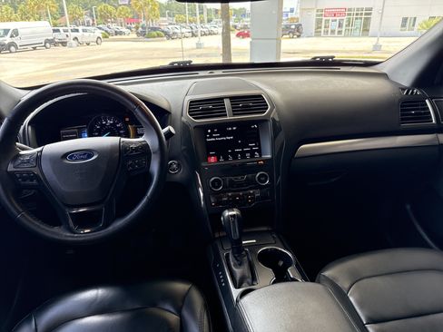 Used 2019 Ford Explorer XLT w/ Equipment Group 202A FWD image 28