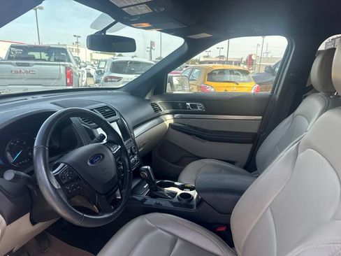 Used 2019 Ford Explorer XLT w/ Equipment Group 202A FWD image 7