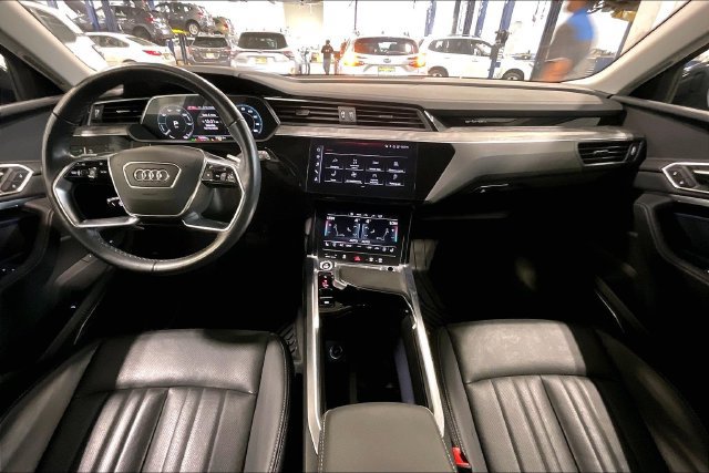 Used 2024 Audi Q8 e-tron Premium Plus AWD/4WD image 15