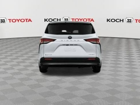 New 2026 Toyota Sienna Platinum image 8