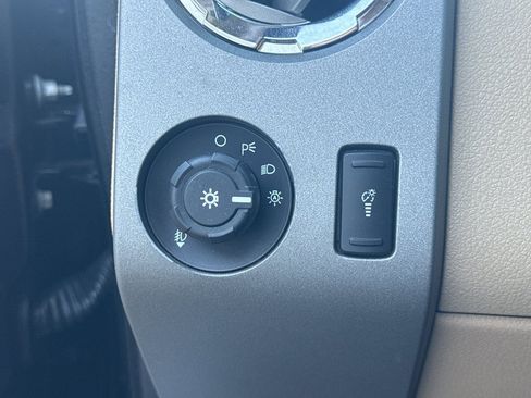 Used 2012 Ford F250 Lariat w/ Lariat Interior Pkg image 12