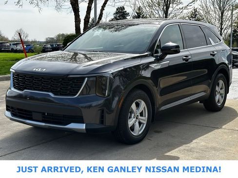Used 2025 Kia Sorento LX image 7