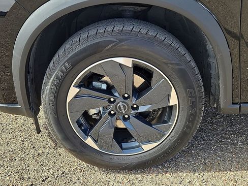 Used 2024 Nissan Rogue SV image 10