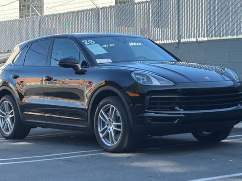 Used 2023 Porsche Cayenne AWD/4WD image 7