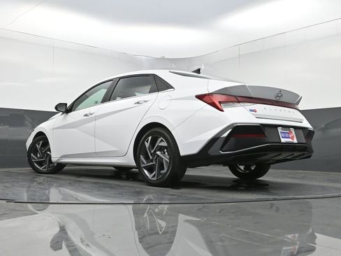 Used 2024 Hyundai Elantra SEL w/ Convenience Package image 28