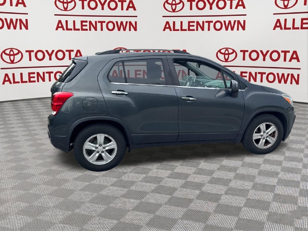 Used 2018 Chevrolet Trax LT w/ LT Convenience Package FWD image 5