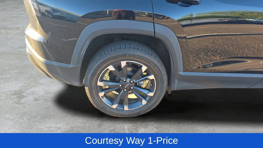 Used 2025 Chevrolet Equinox RS w/ Safety and Technology Package FWD image 12