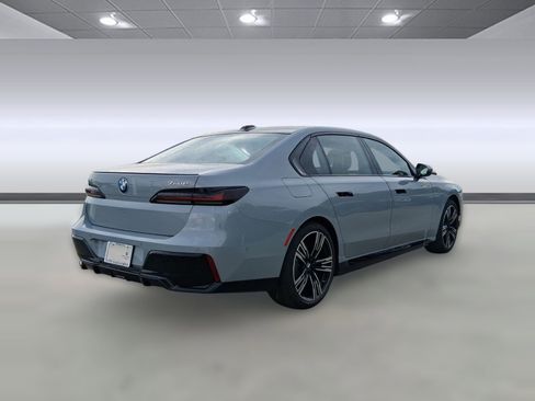 New 2026 BMW 750e xDrive image 9