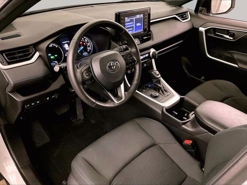 Used 2022 Toyota RAV4 SE w/ Convenience Package image 12