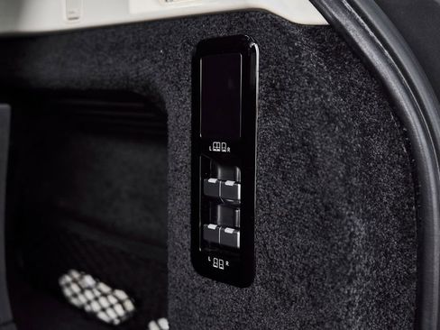 Used 2024 Land Rover Range Rover Long Wheelbase SE image 16