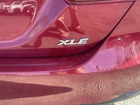 Used 2020 Toyota Camry XLE image 9