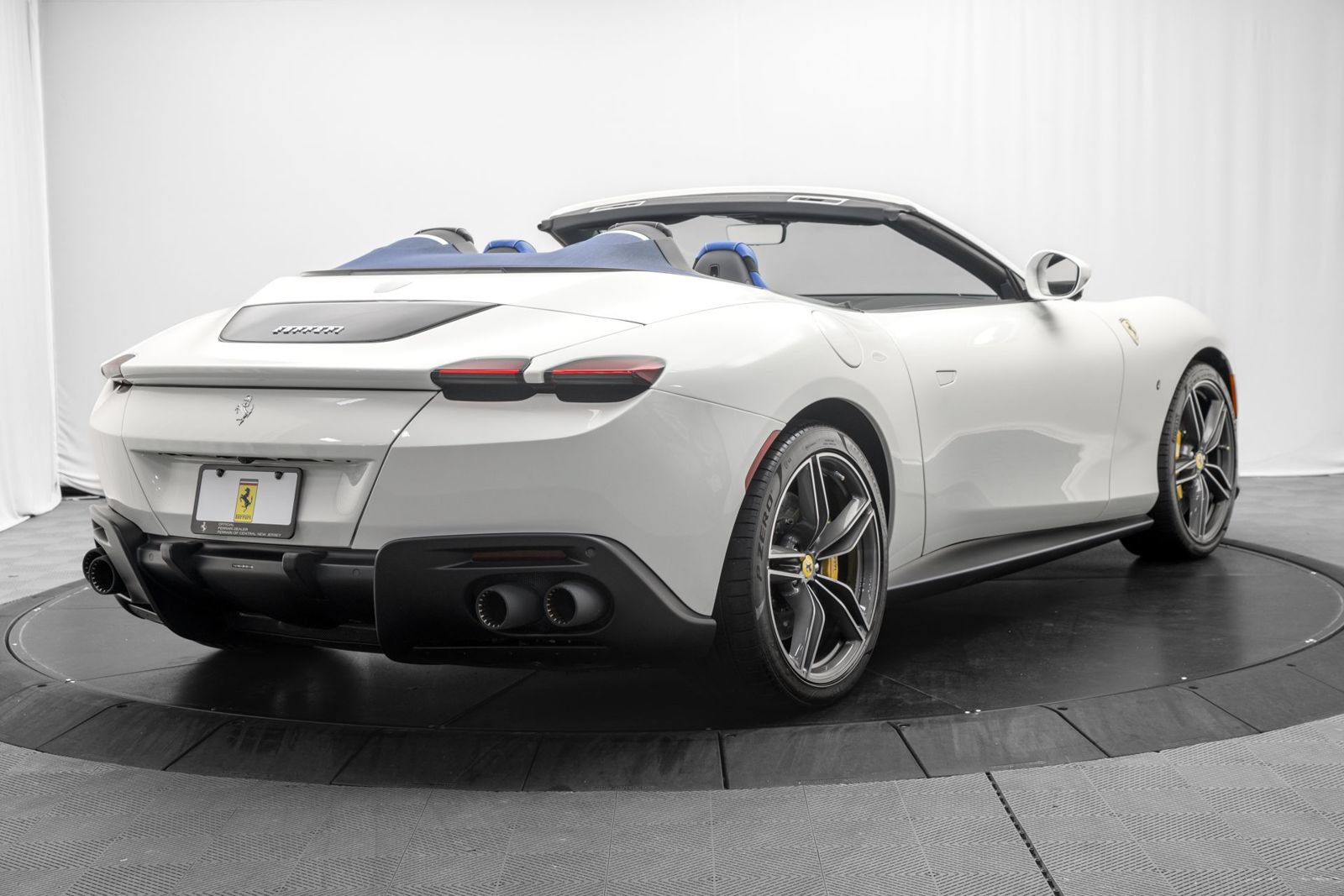 Used 2025 Ferrari Roma Spider RWD image 7