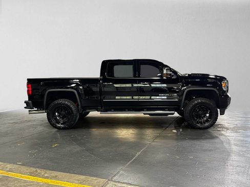 Used 2017 GMC Sierra 2500 Denali w/ Duramax Plus Package AWD/4WD image 2