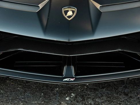 Used 2021 Lamborghini Aventador SVJ AWD/4WD image 27