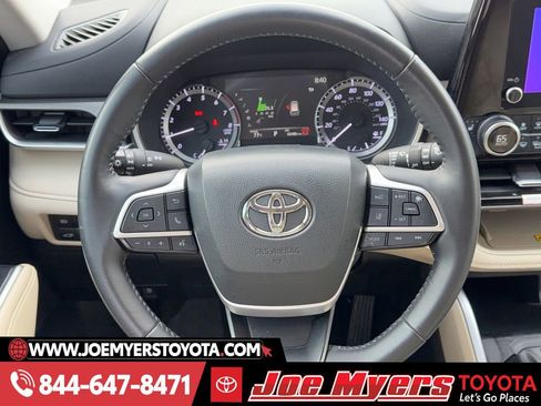 Used 2024 Toyota Highlander XLE image 15