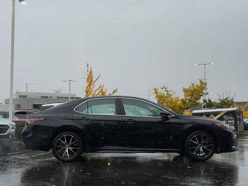 Used 2024 Toyota Camry SE image 6