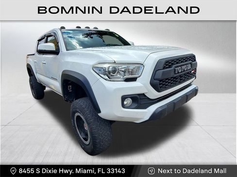 Used 2020 Toyota Tacoma TRD Off-Road image 1