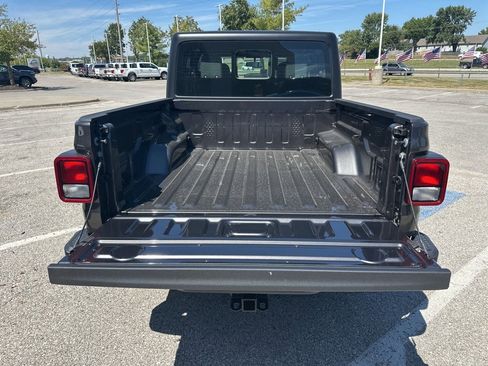 New 2025 Jeep Gladiator Sport image 3