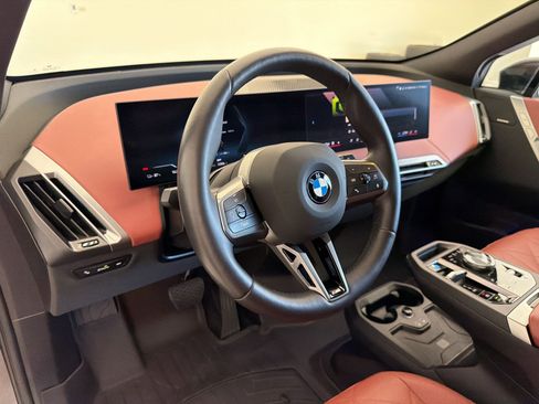 Used 2025 BMW iX xDrive50 w/ Premium Package AWD/4WD image 4