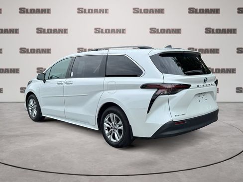 Used 2025 Toyota Sienna XLE w/ XLE Plus Package AWD/4WD image 3