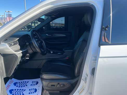 Used 2025 Jeep Grand Cherokee Altitude image 14