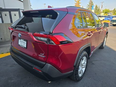 Used 2019 Toyota RAV4 LE AWD/4WD image 4