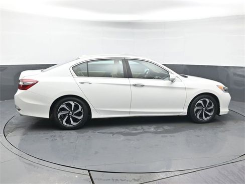 Used 2017 Honda Accord EX image 6