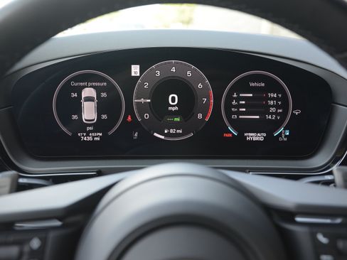 Certified 2025 Porsche Cayenne S AWD/4WD image 18