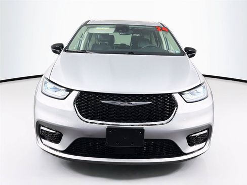 Used 2024 Chrysler Pacifica Limited FWD image 6